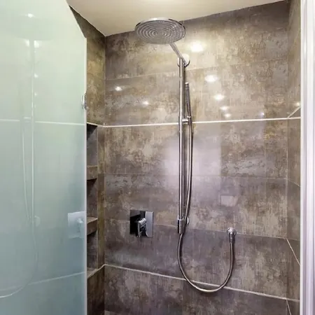 Njezna Ruza Apartmetns Lejlighed